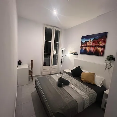 Rooms In Spacious Apartment In City Center-3